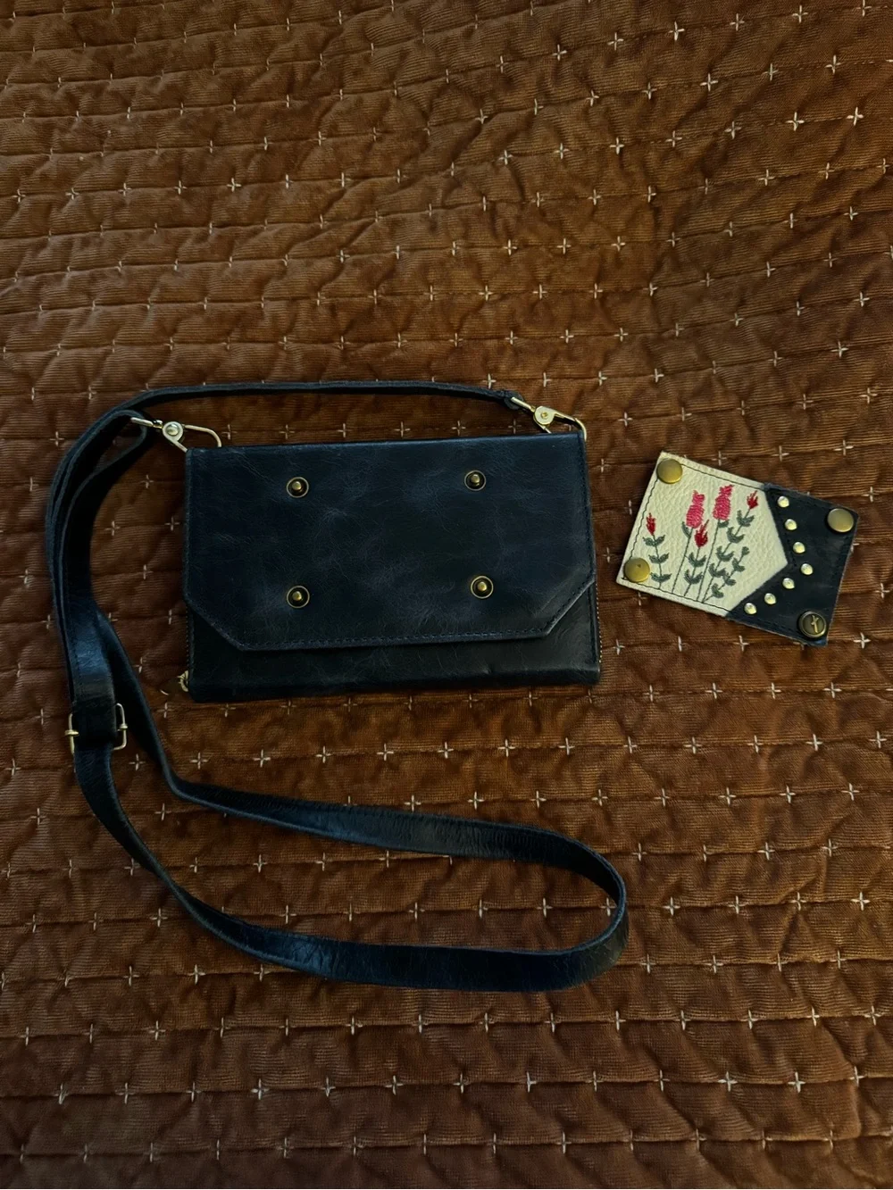 Pure Dixie Kimzey Clutch - Picture 2 of 5